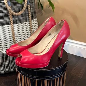 Le Chateau red heels 👠 / Size 8.5